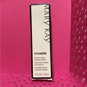 NIB Mary Kay foundation ivory 2